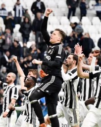  那不勒斯主场氛围火爆，意甲球迷文化独树一帜