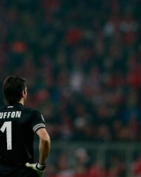  意甲传奇退役，布冯含泪告别绿茵场  