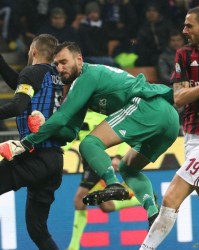  米兰德比争议红牌，VAR判定引发热议  