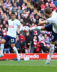  埃弗顿最后时刻绝平保级成功  