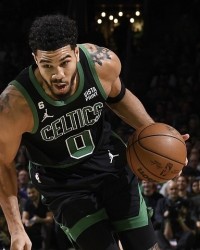  东契奇40+三双独行侠登顶  