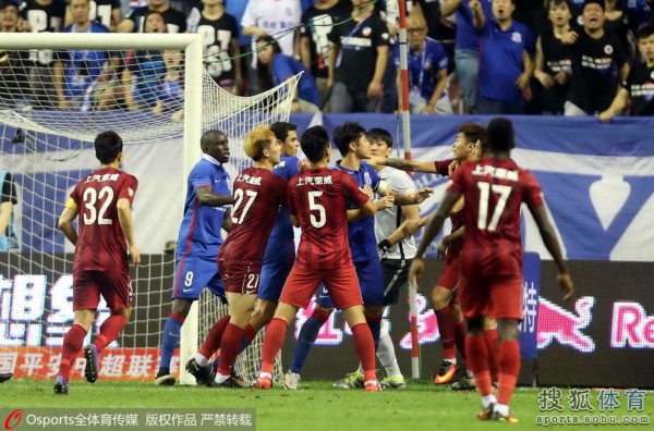  慕尼黑德比战火药味十足险冲突  