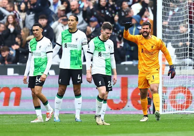  利物浦防线失误频送对手关键分  